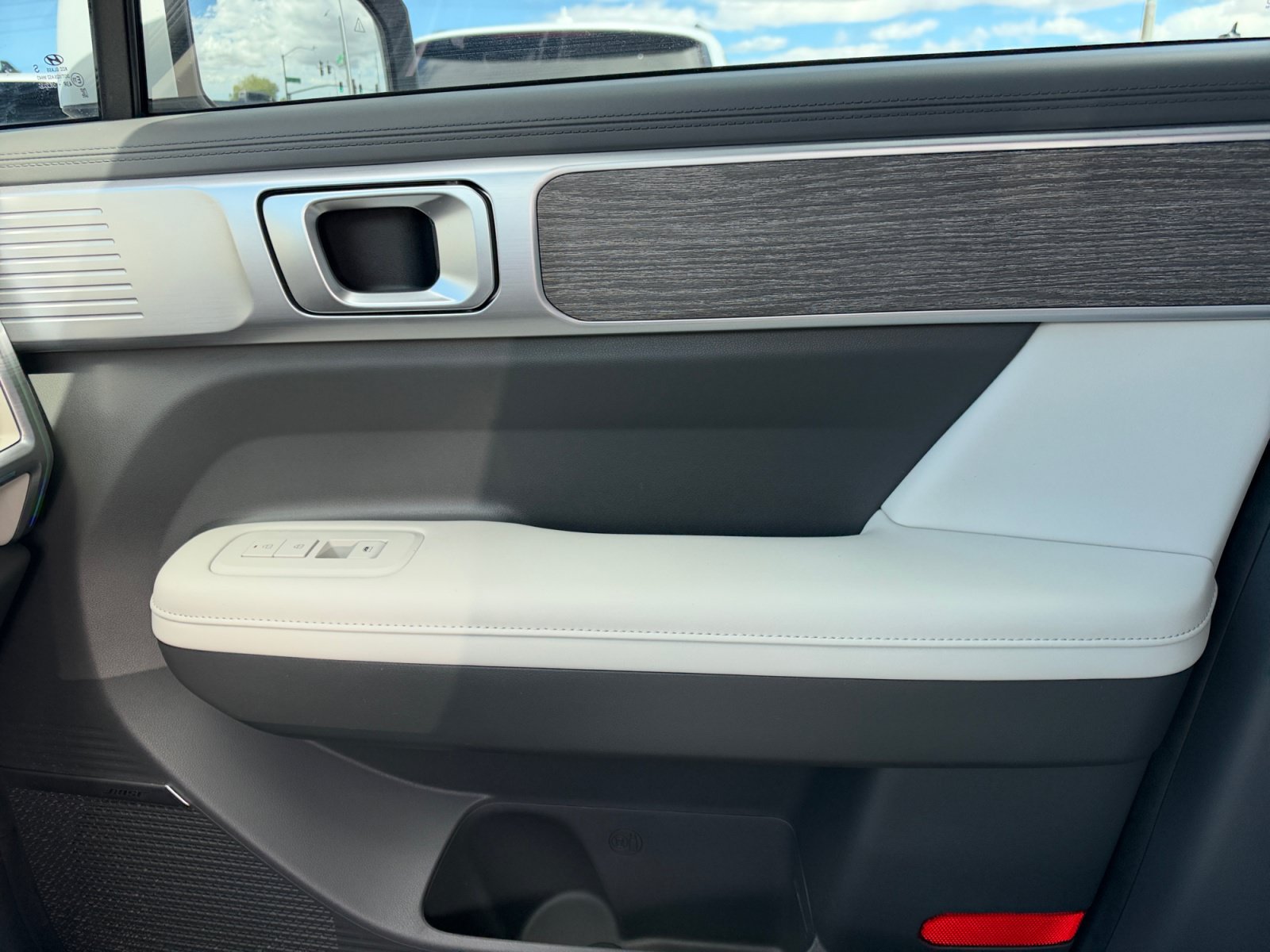 Used 2025 Hyundai Santa Fe Limited FWD image 16