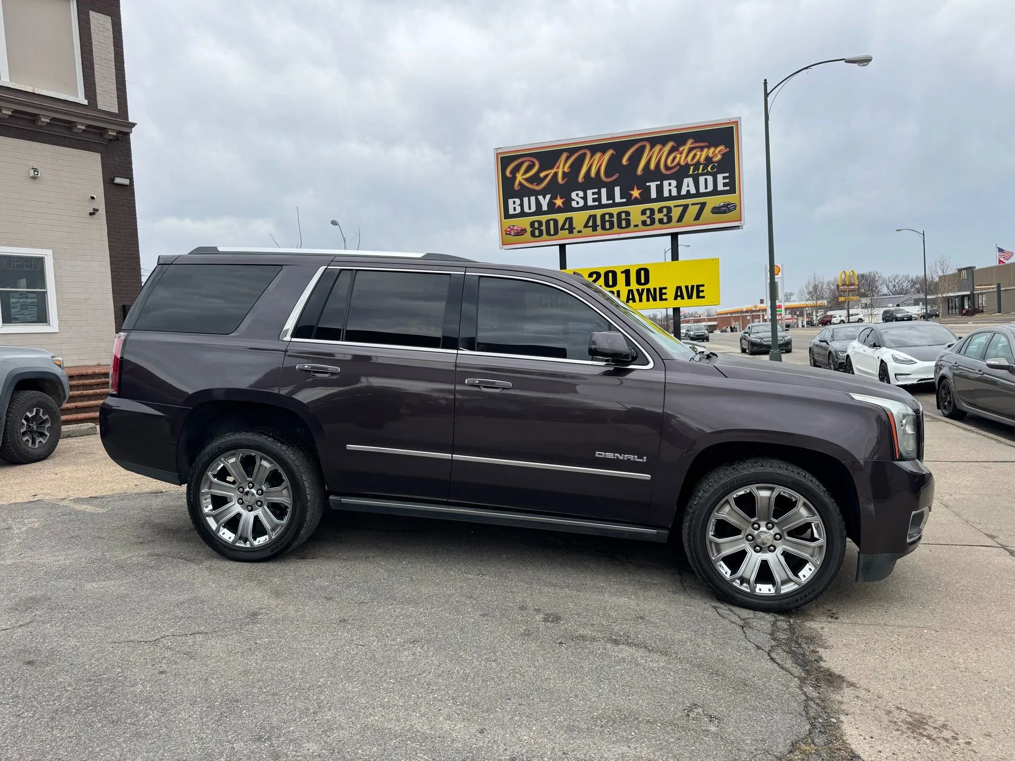 Used 2015 GMC Yukon Denali w/ Open Road Package image 2