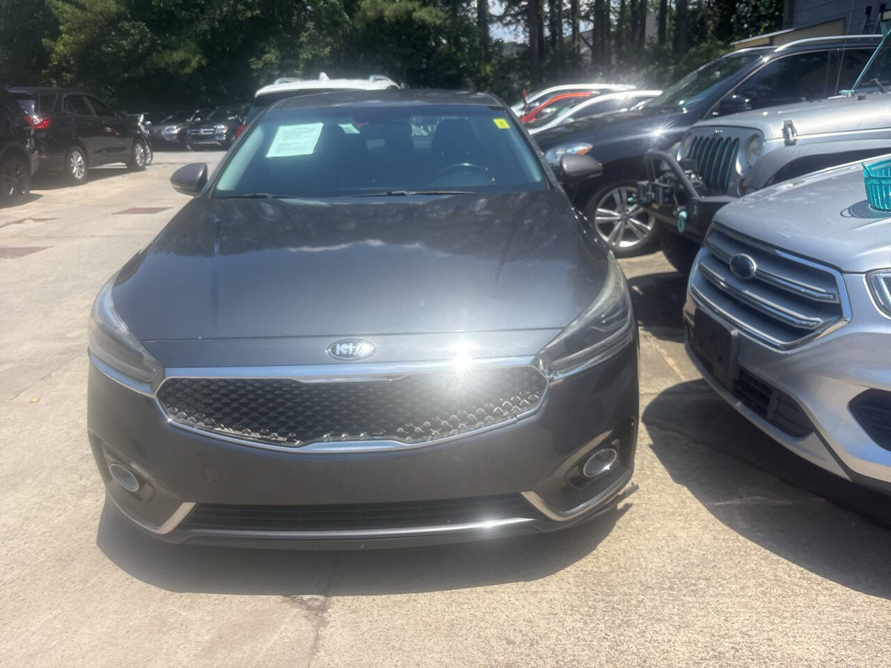 Used 2017 Kia Cadenza Premium w/ Luxury Package FWD image 3