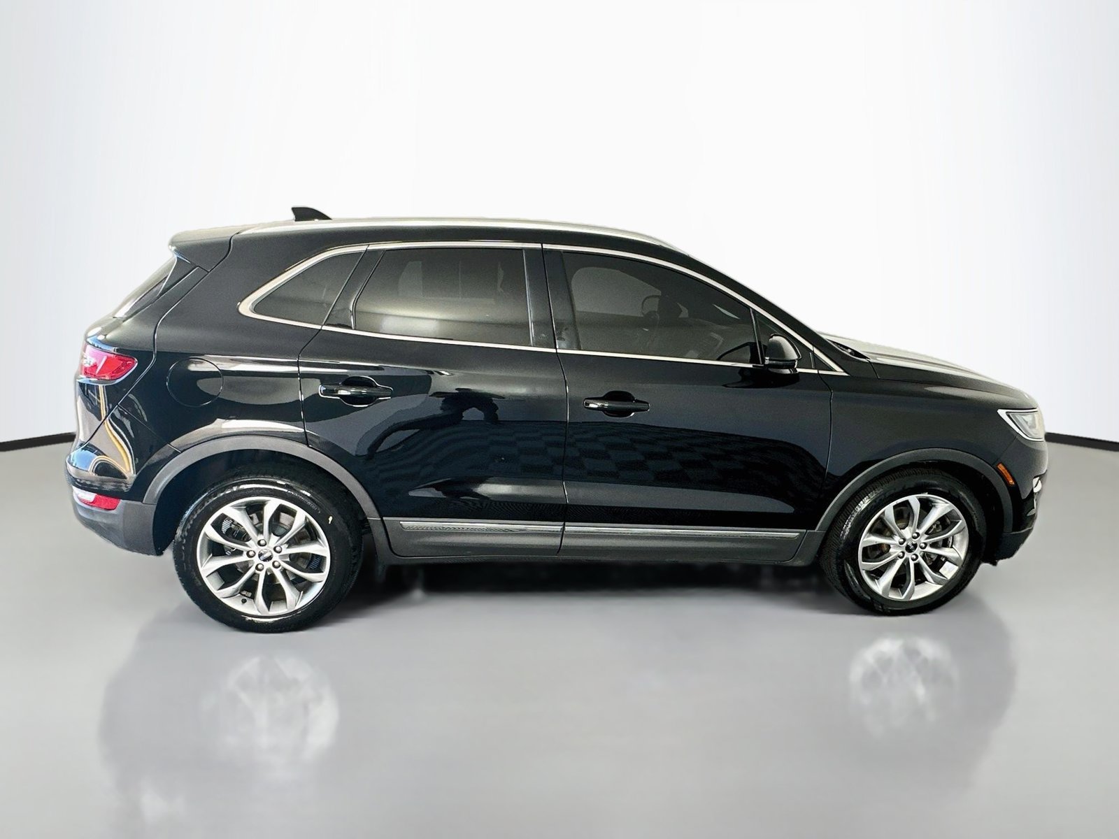 Used 2018 Lincoln MKC Select w/ Select Plus Package FWD image 8