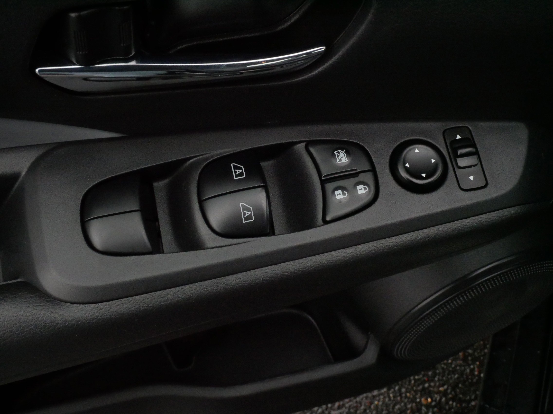 Used 2021 Nissan Kicks SR w/ SR Premium Package image 19