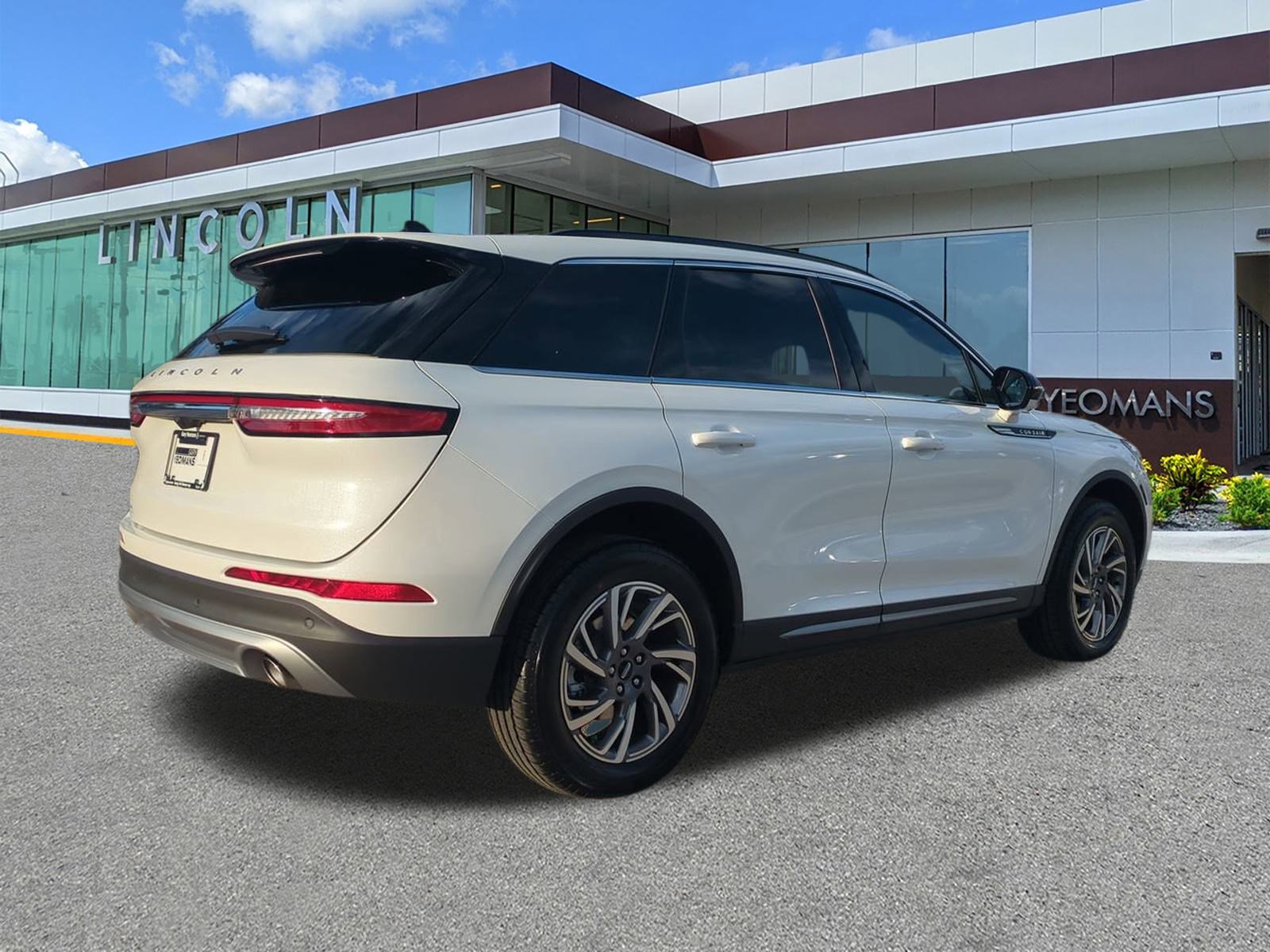 New 2026 Lincoln Corsair Premiere image 4