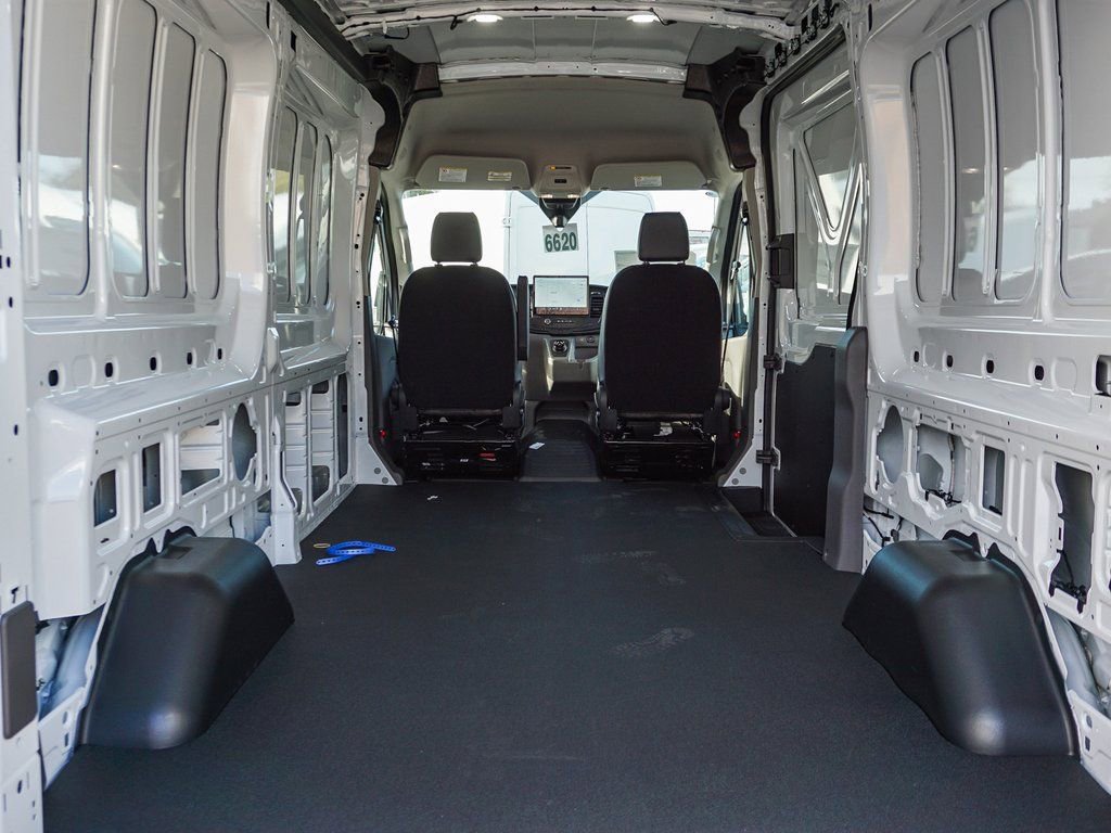 New 2024 Ford E-Transit Base image 24