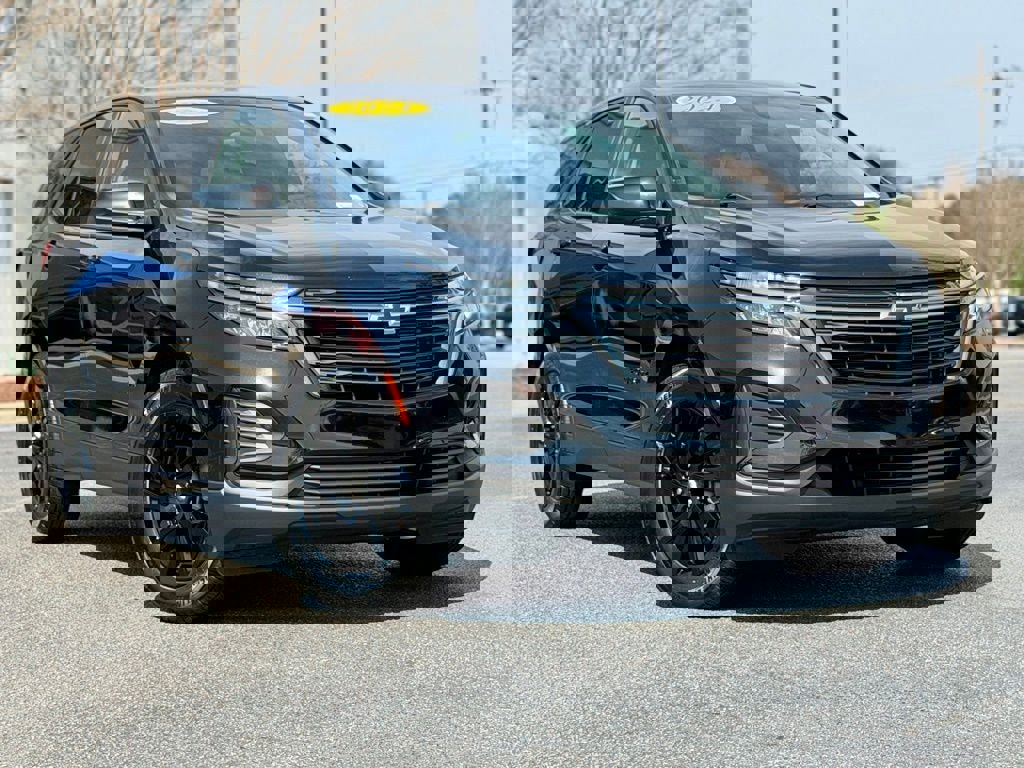 Used 2024 Chevrolet Equinox LS w/ LS Convenience Package image 2