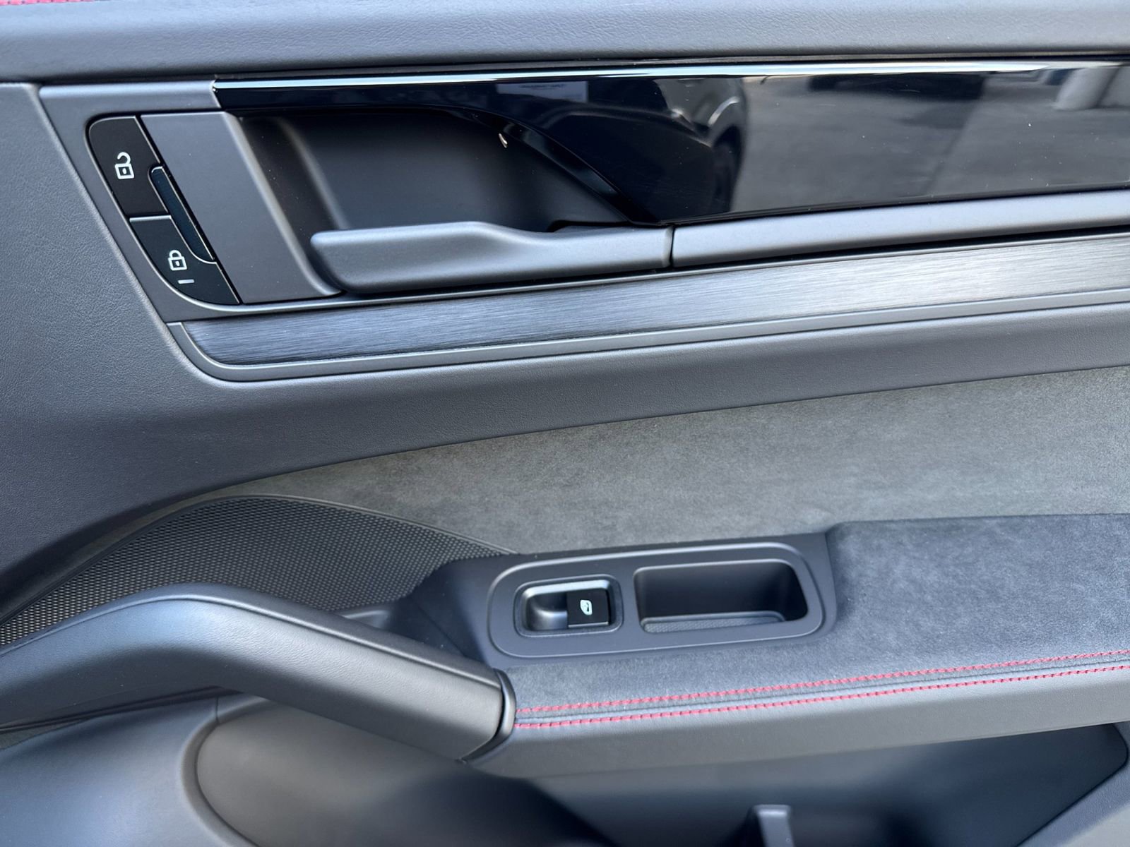 New 2026 Porsche Cayenne GTS image 18