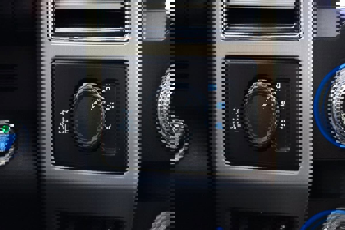 Used 2020 Ford F350 Platinum w/ FX4 Off-Road Package image 18