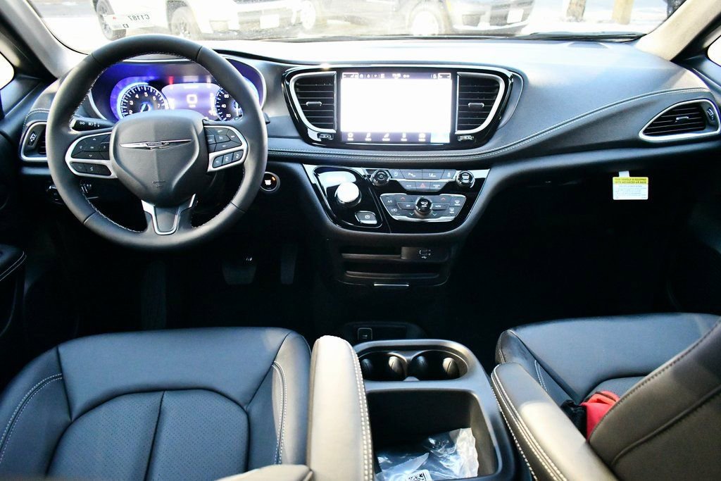 New 2026 Chrysler Pacifica Select image 11