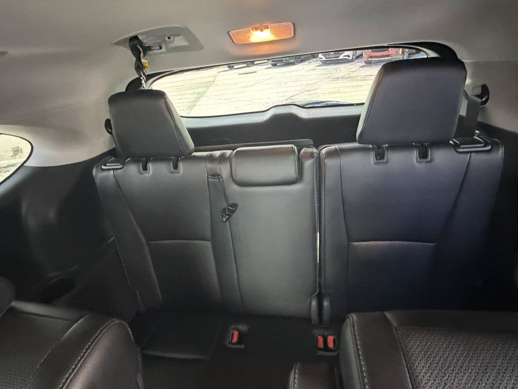 Used 2023 Toyota Highlander Limited FWD image 21