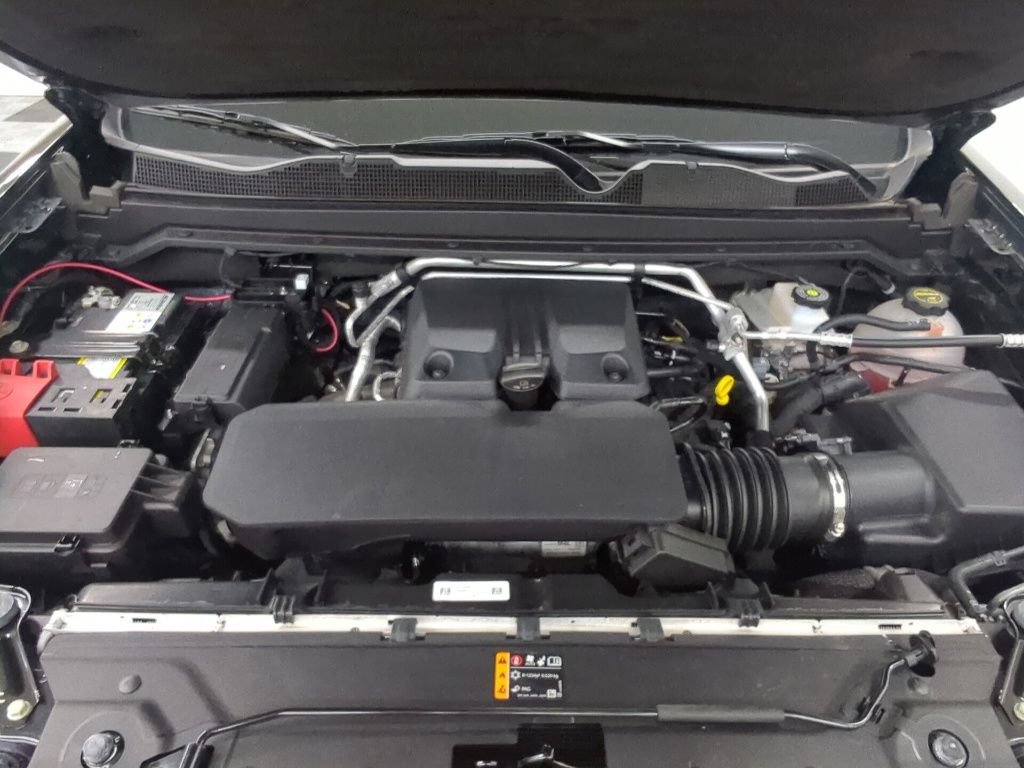 Used 2025 Chevrolet Colorado Z71 w/ Midnight Edition AWD/4WD image 32