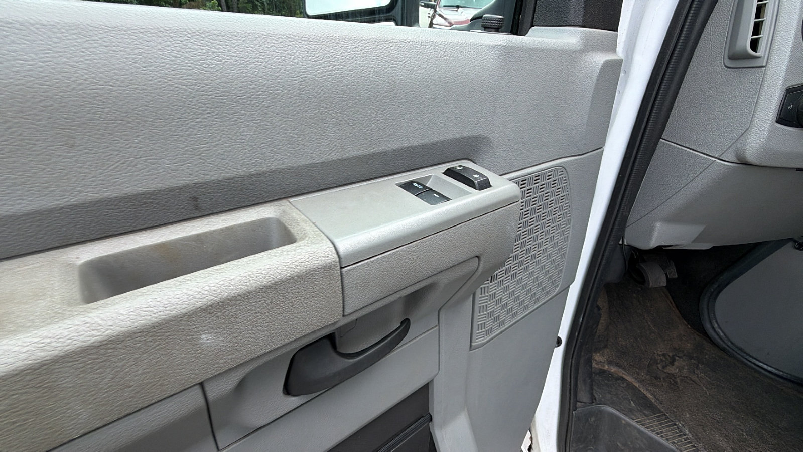 Used 2022 Ford E-350 and Econoline 350 Super Duty RWD image 15