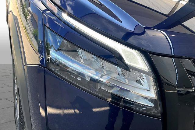 Certified 2022 Nissan Pathfinder SV w/ SV Premium Package AWD/4WD image 28