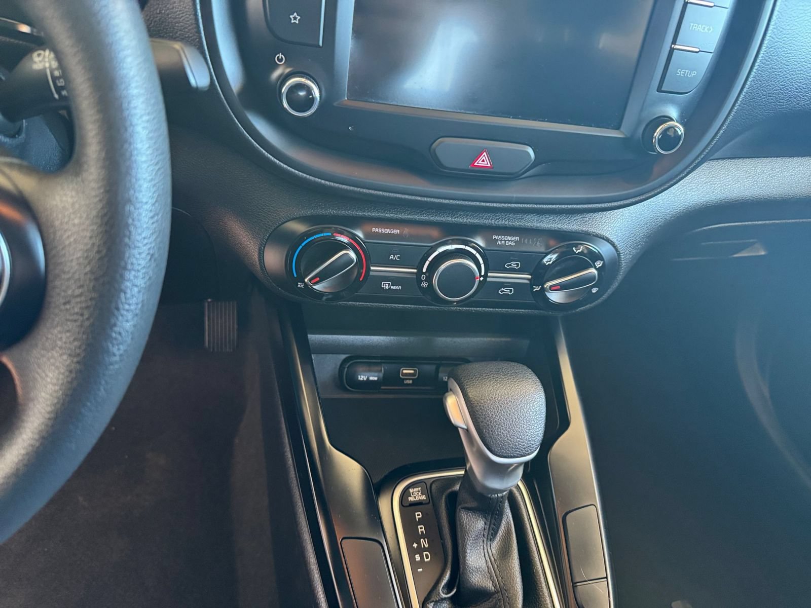Used 2025 Kia Soul LX w/ LX Technology Package FWD image 17