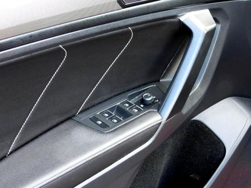 Used 2023 Volkswagen Tiguan SE w/ Panoramic Sunroof Package image 42