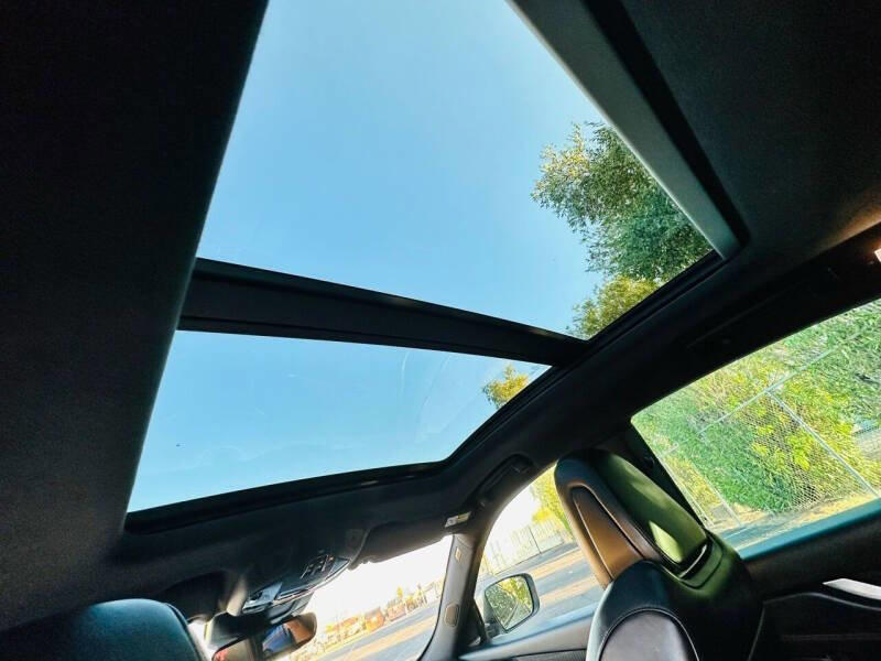 Used 2017 Maserati Levante S image 5