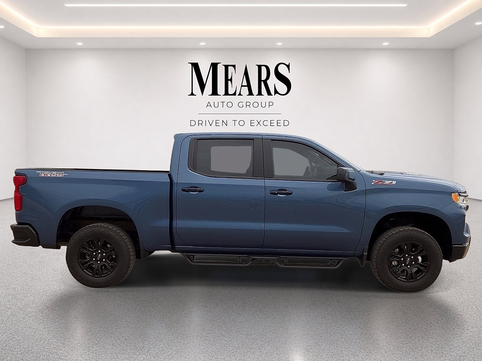 Used 2024 Chevrolet Silverado 1500 LT Trail Boss w/ Convenience Package II AWD/4WD image 6