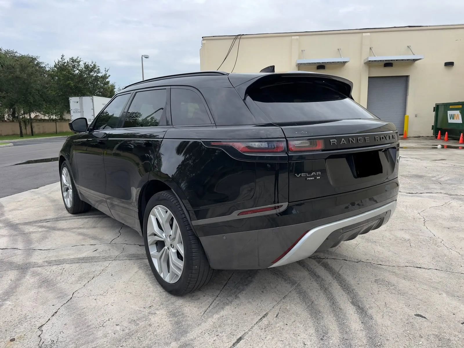 Used 2019 Land Rover Range Rover Velar R-Dynamic SE AWD/4WD image 7