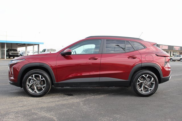 Used 2025 Chevrolet Trax LT w/ LT Convenience Package image 5