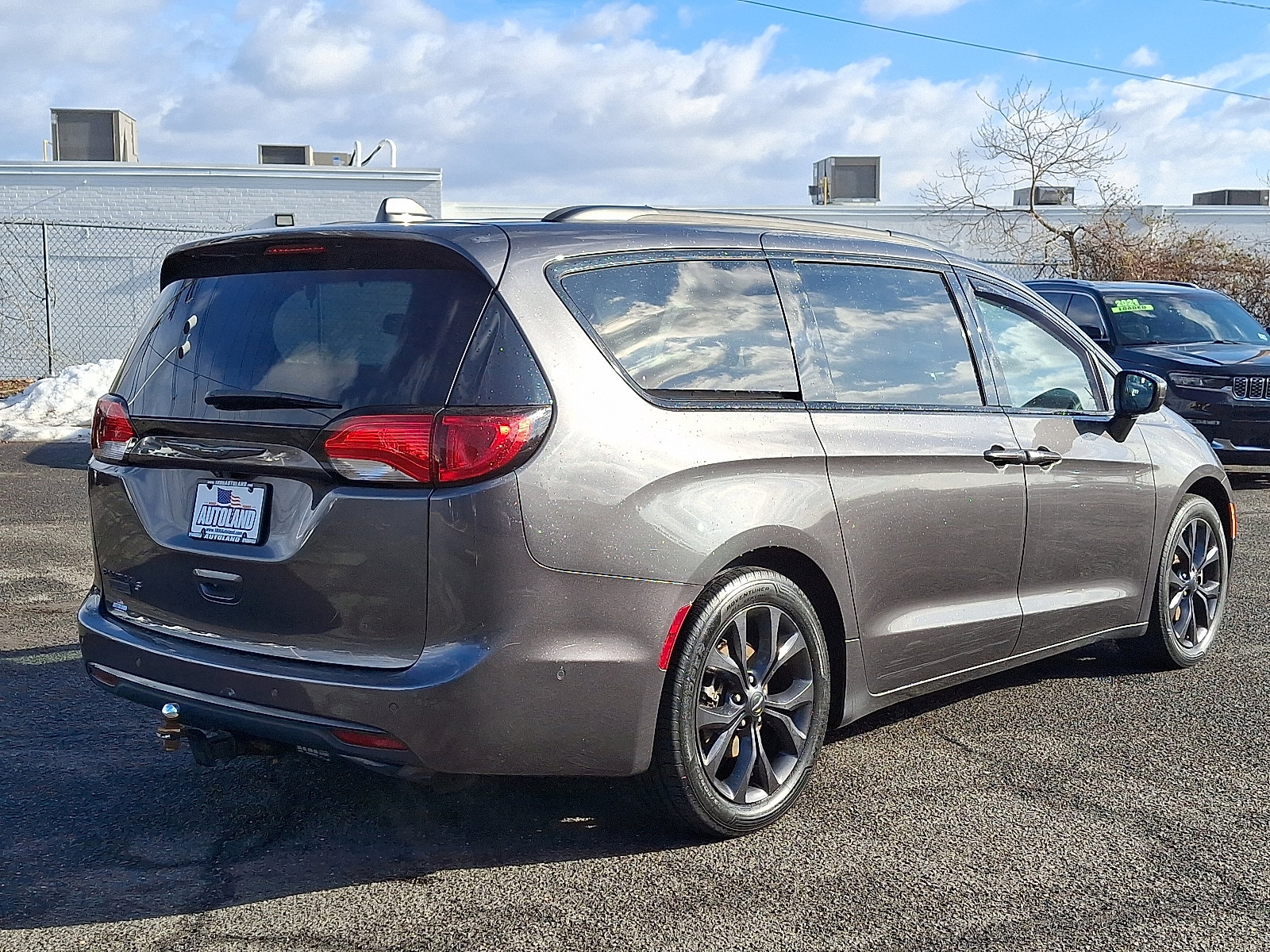 Used 2020 Chrysler Pacifica Touring-L w/ Advanced Safetytec Group image 7