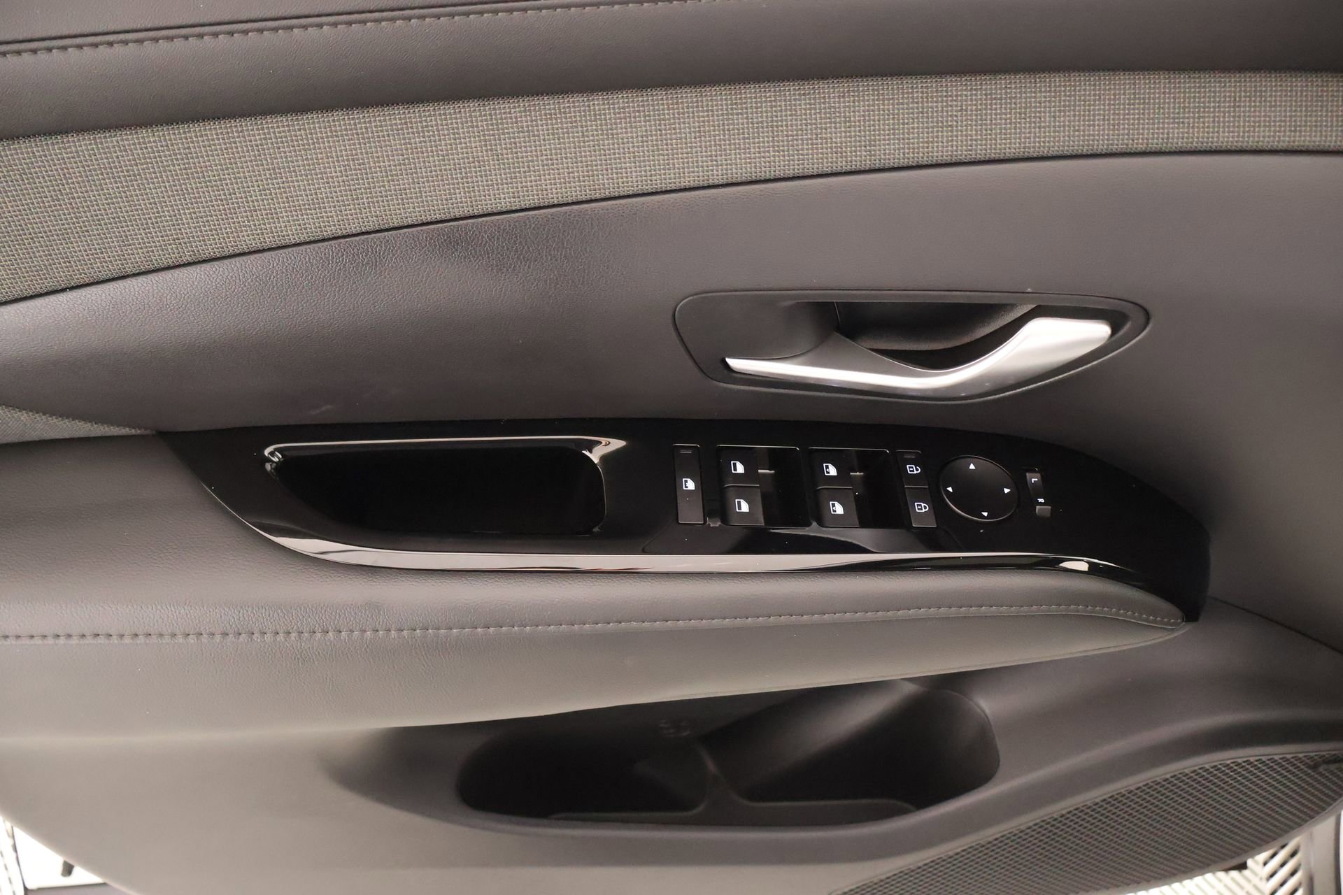 Certified 2025 Hyundai Santa Cruz Limited image 16