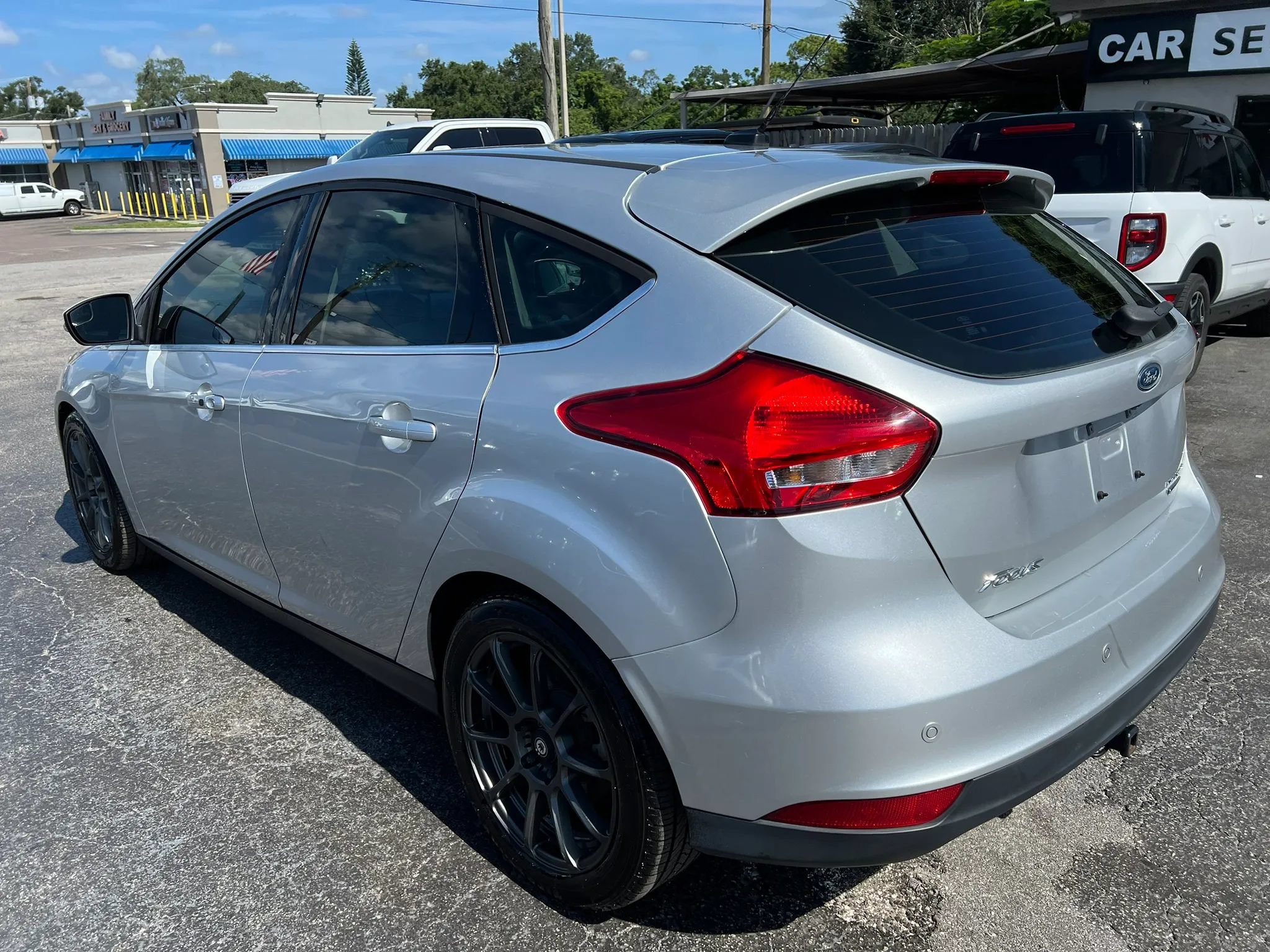Used 2015 Ford Focus Titanium FWD image 7