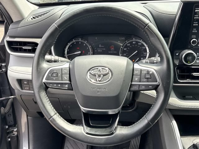 Used 2021 Toyota Highlander XLE AWD/4WD image 19