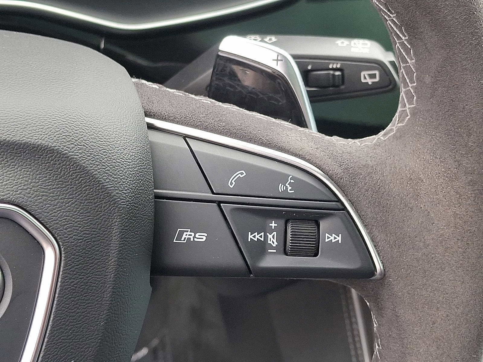 Used 2024 Audi RS Q8 w/ Black Optic Package image 18