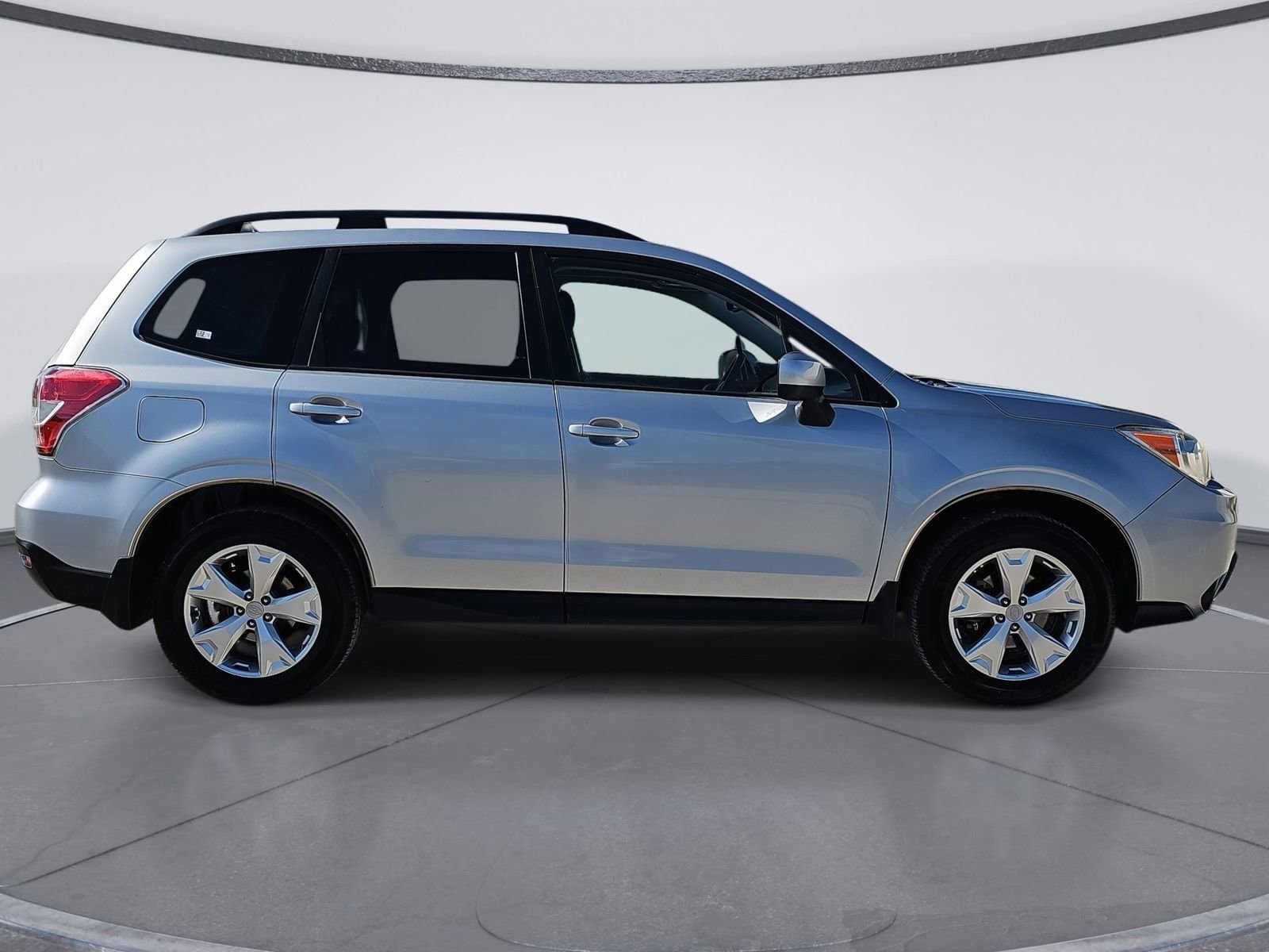 Used 2014 Subaru Forester 2.5i Premium w/ All-Weather Package image 2