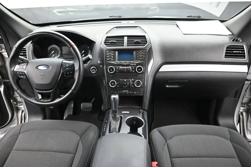 Used 2017 Ford Explorer XLT FWD image 10