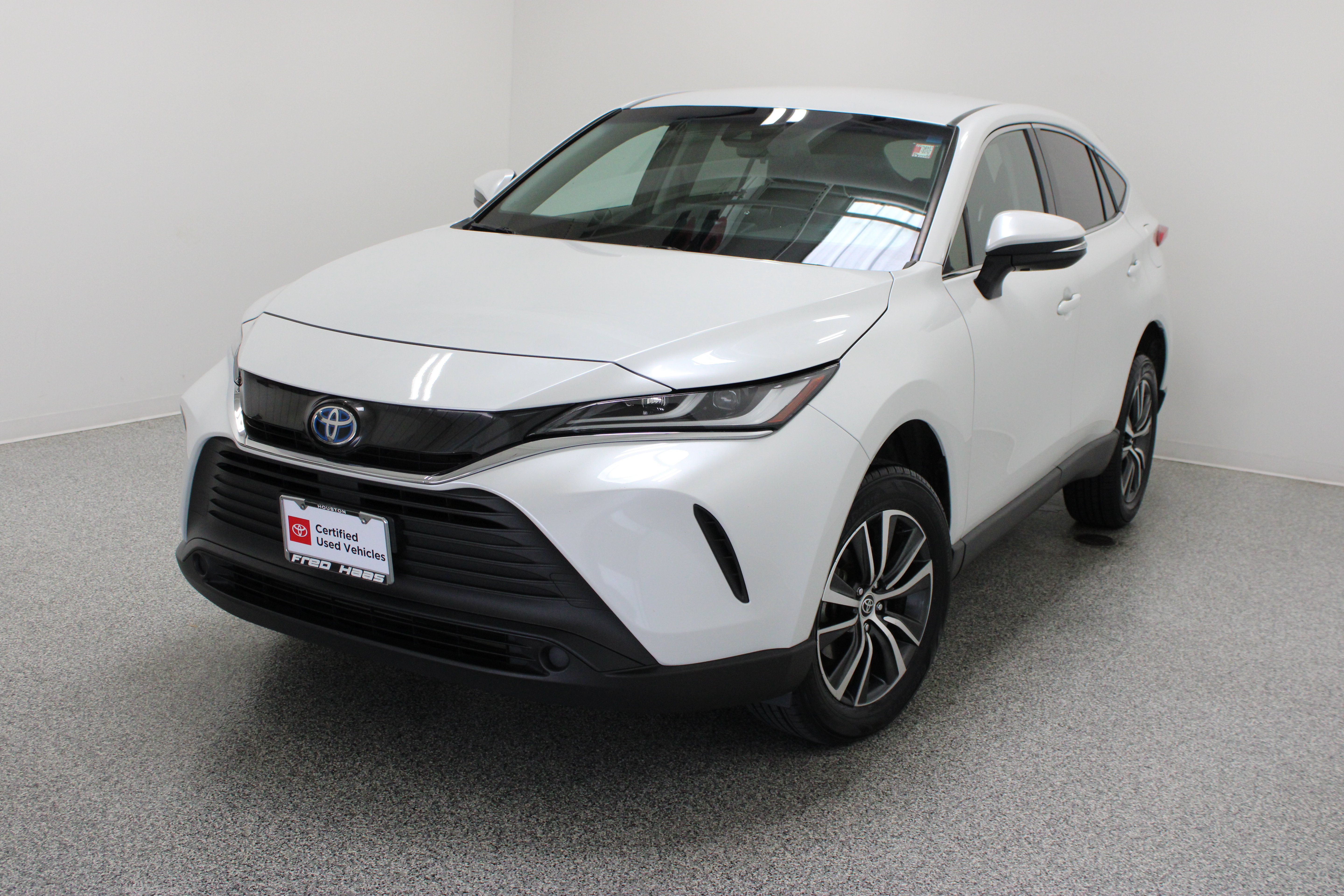 Certified 2023 Toyota Venza LE AWD/4WD image 2