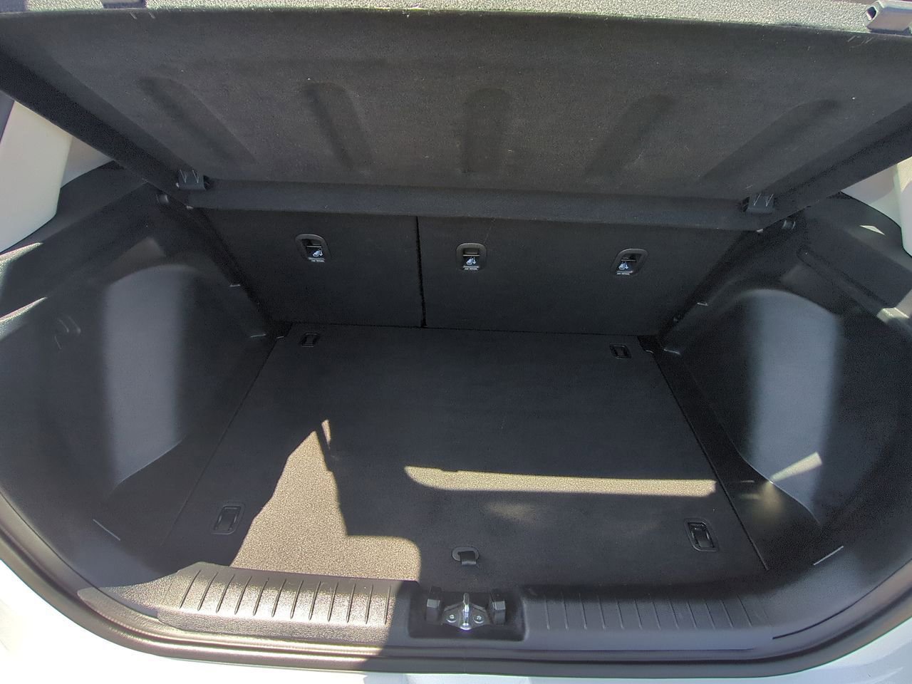 Used 2025 Hyundai Venue SEL FWD image 25