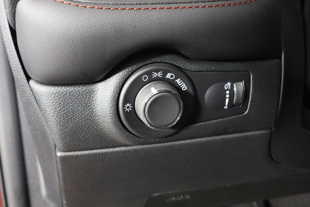 Used 2025 Dodge Durango GT AWD/4WD image 23