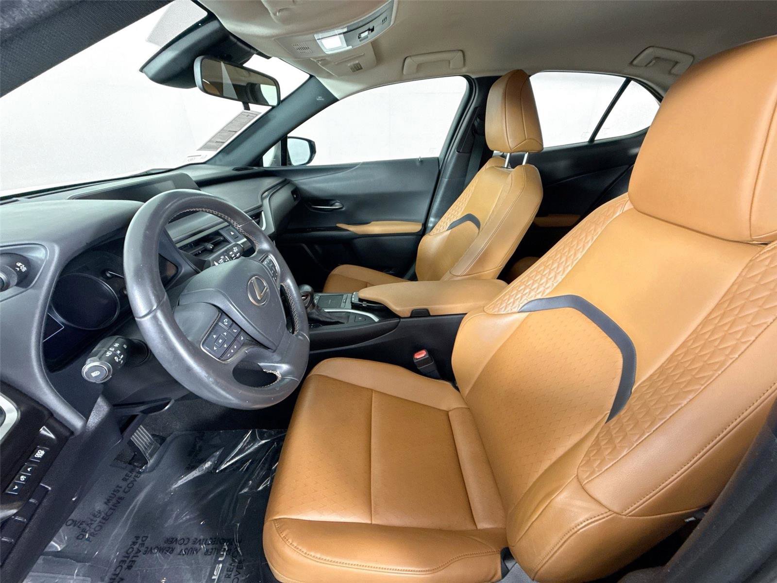 Used 2020 Lexus UX 200 image 3