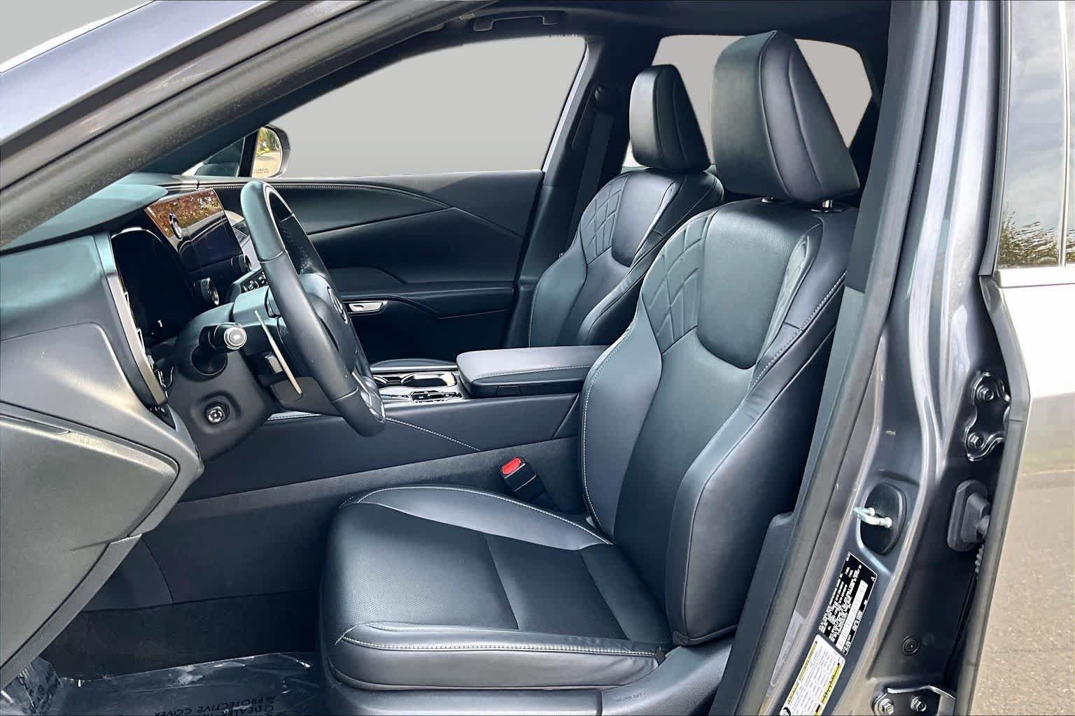 Used 2023 Lexus RX 350h w/ Accessory Package (2T) AWD/4WD image 8
