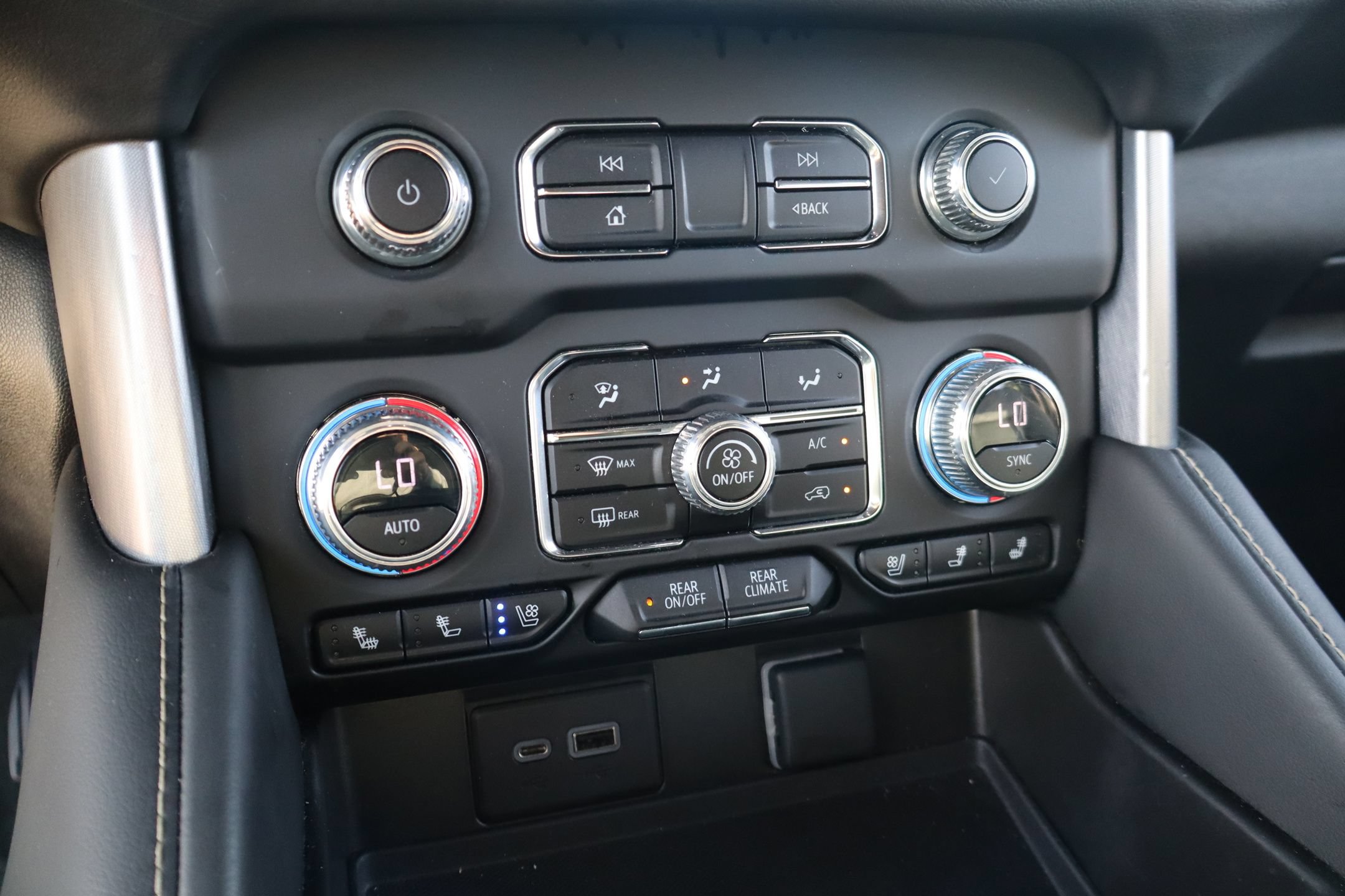 Used 2023 GMC Yukon SLT AWD/4WD image 18