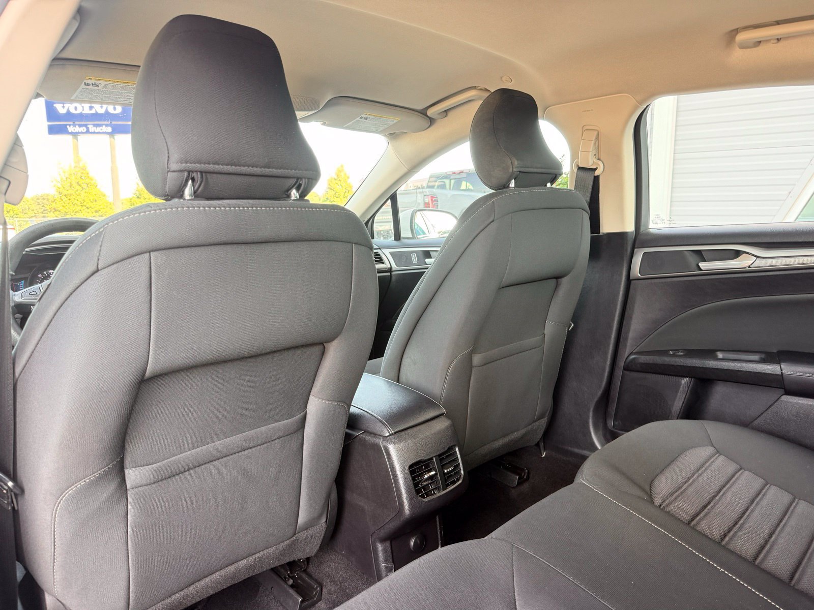 Used 2019 Ford Fusion SE FWD image 15