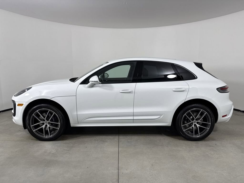 Certified 2025 Porsche Macan image 2