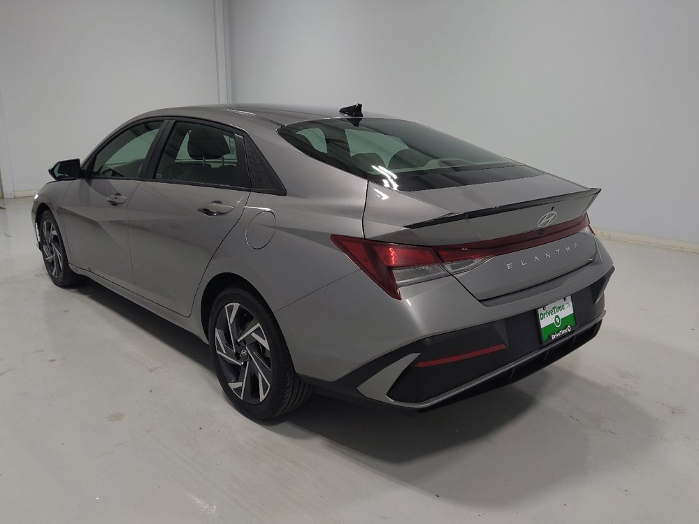 Used 2025 Hyundai Elantra Sport FWD image 5