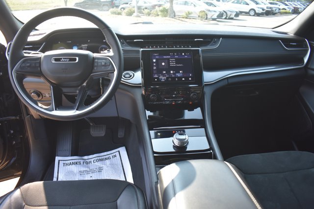 Used 2023 Jeep Grand Cherokee Altitude RWD image 17