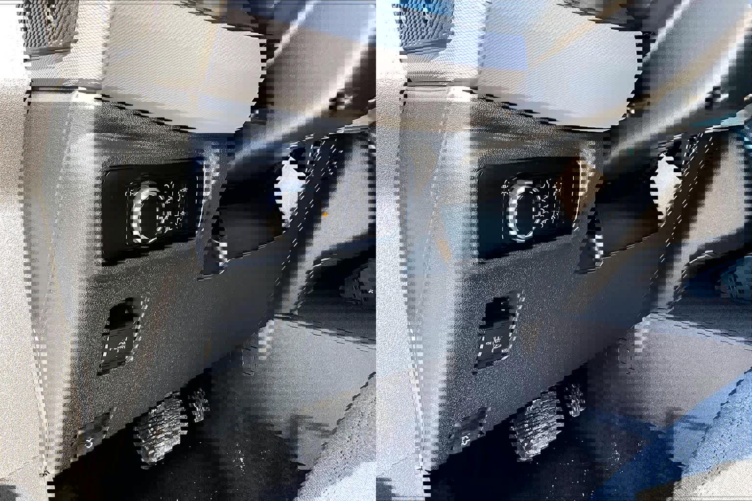 Used 2023 Ford Bronco Base image 34