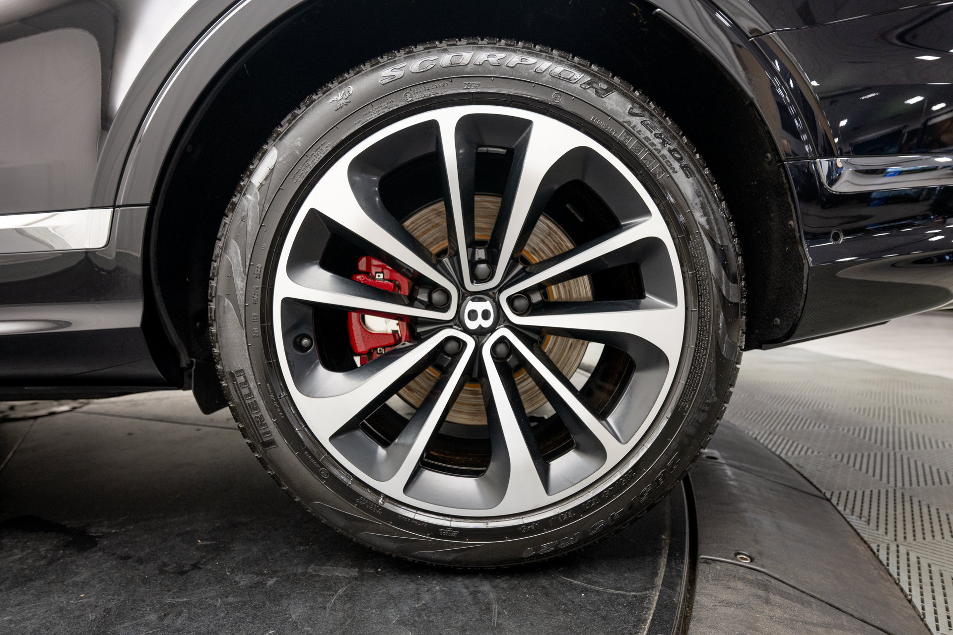Certified 2022 Bentley Bentayga AWD/4WD image 6