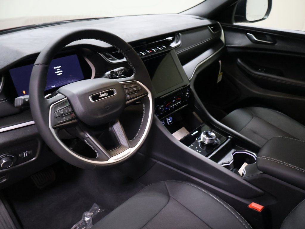 New 2025 Jeep Grand Cherokee L Laredo w/ Luxury Tech Group I image 24