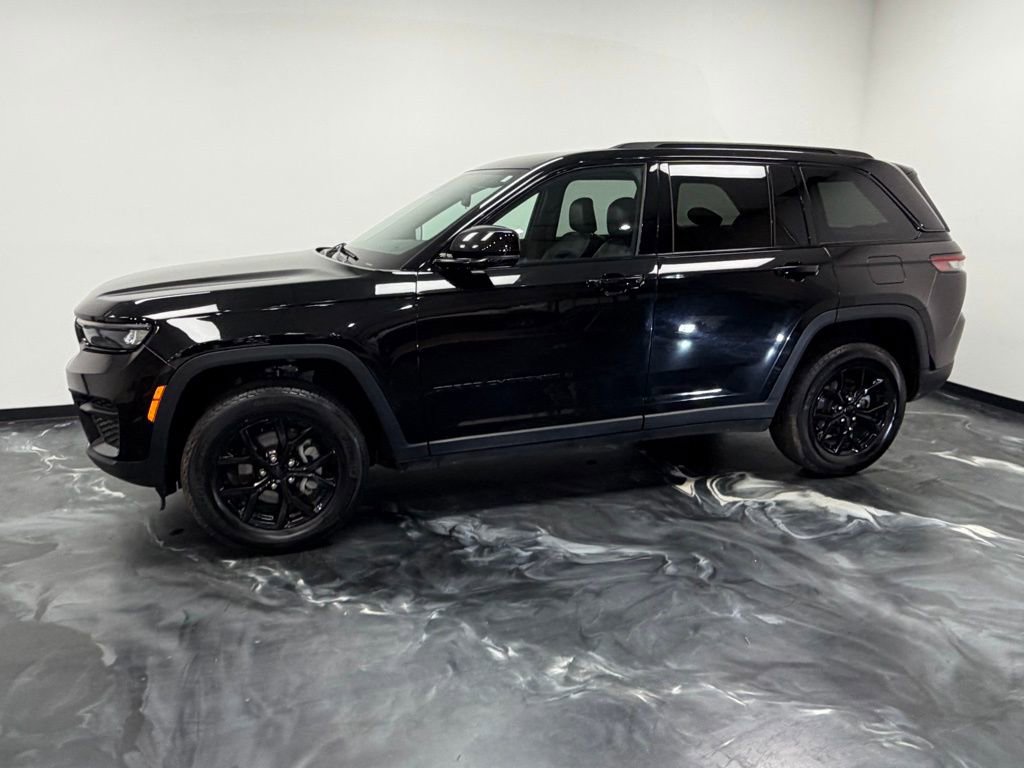 Used 2024 Jeep Grand Cherokee Altitude image 19