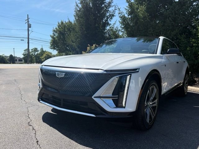 Certified 2024 Cadillac Lyriq Luxury AWD/4WD image 1