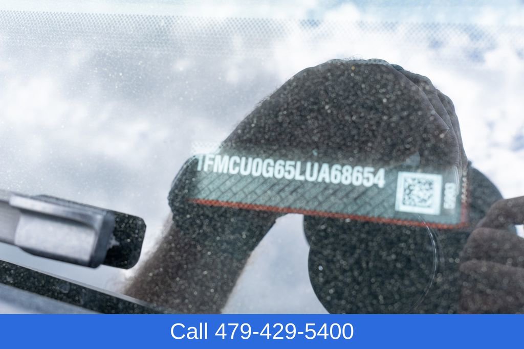 Used 2020 Ford Escape SE image 10