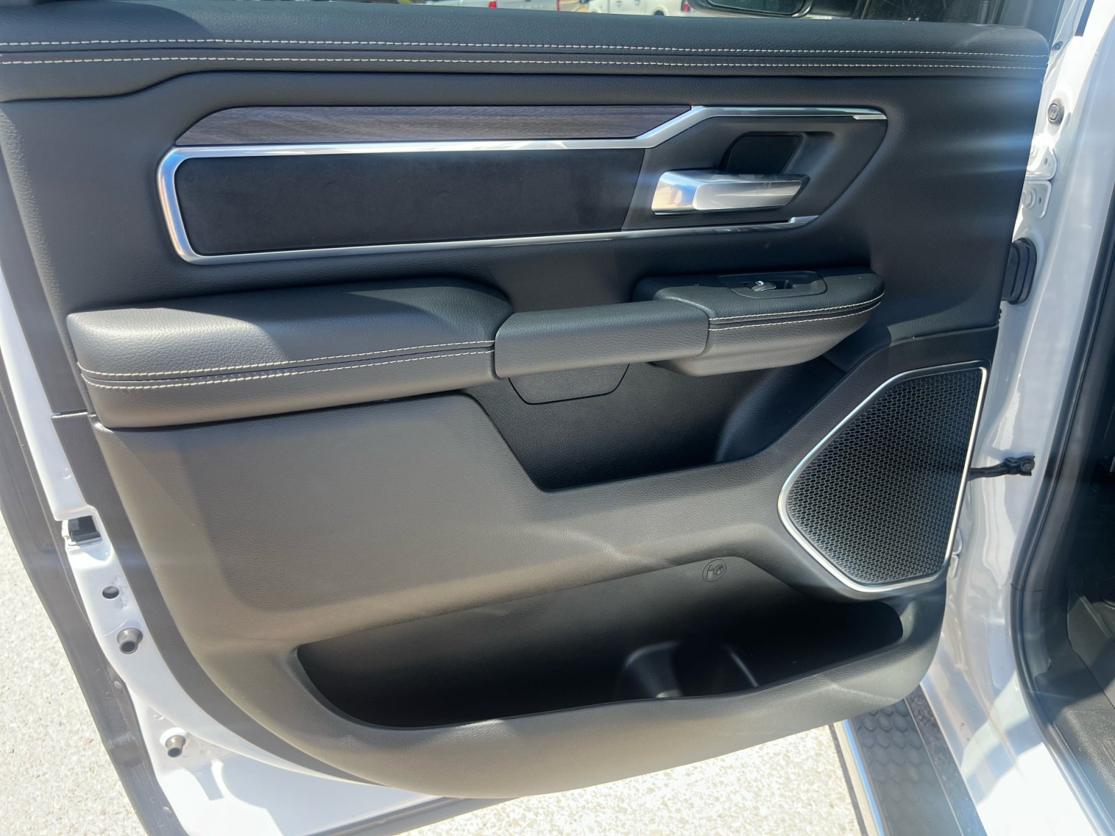 New 2026 RAM 1500 Laramie w/ Chrome Appearance Group AWD/4WD image 16