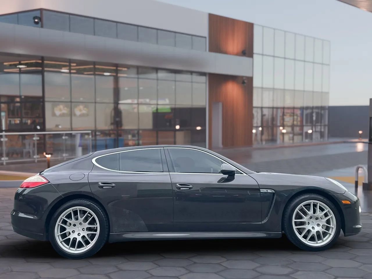 Used 2010 Porsche Panamera 4S image 10