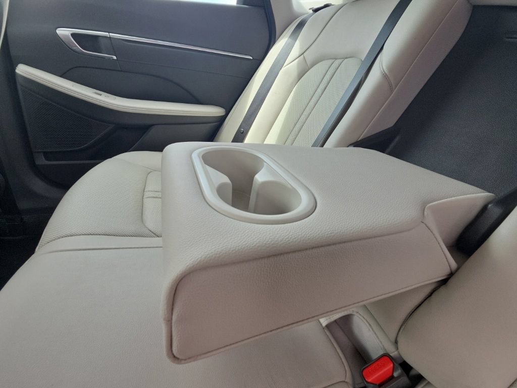 Used 2023 Hyundai Sonata Limited w/ Preferred Accessory Package FWD image 17