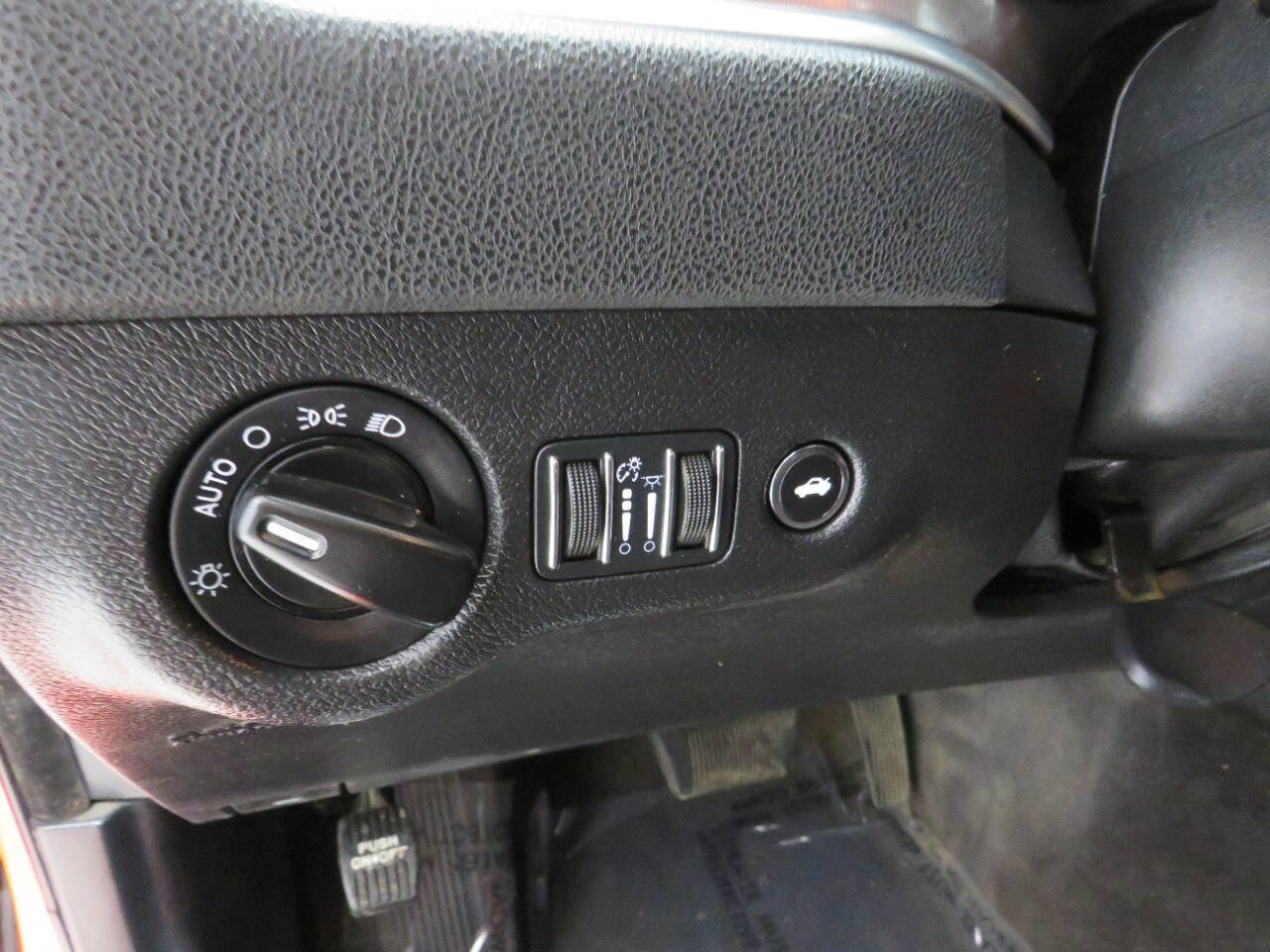 Used 2017 Dodge Charger SE image 18