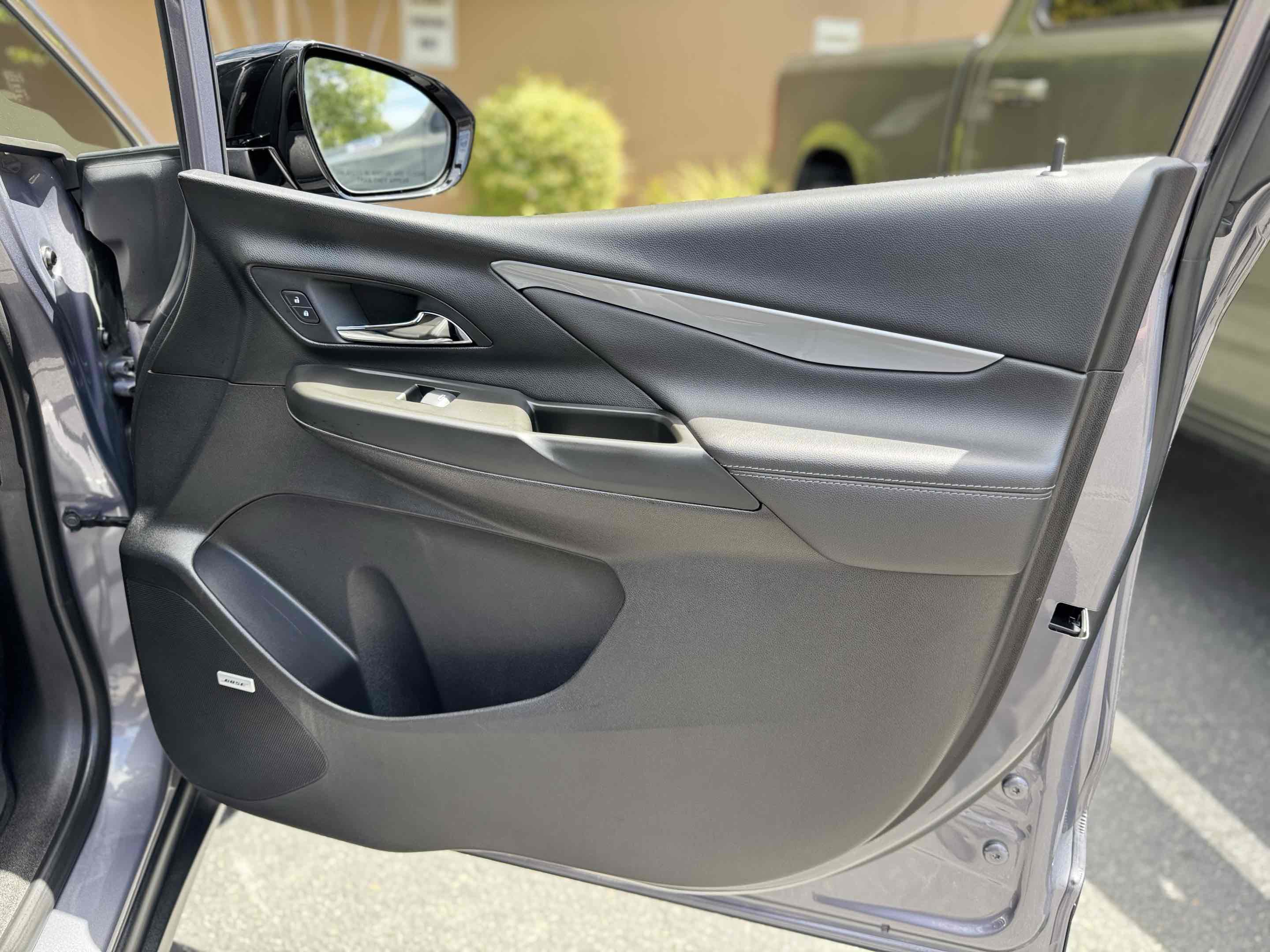 Used 2023 Chevrolet Bolt LT w/ Infotainment Package FWD image 29