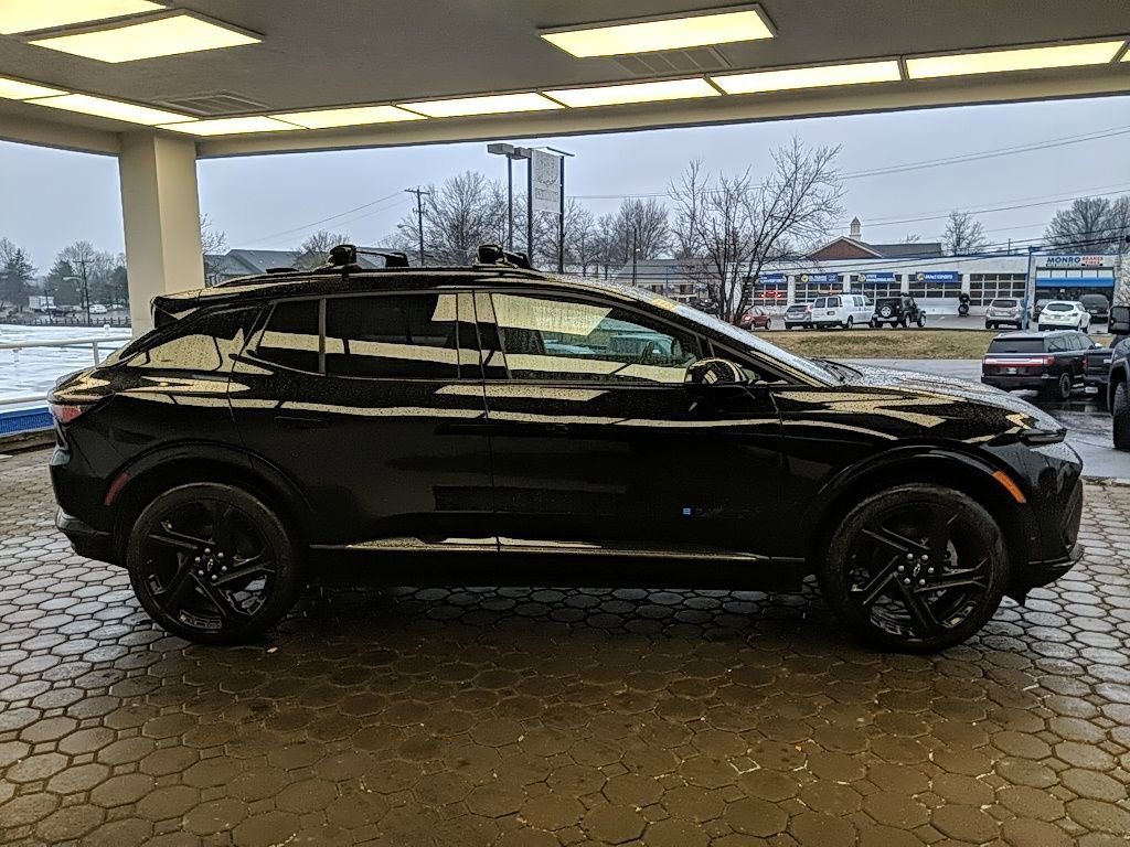 Used 2024 Chevrolet Equinox EV RS image 4